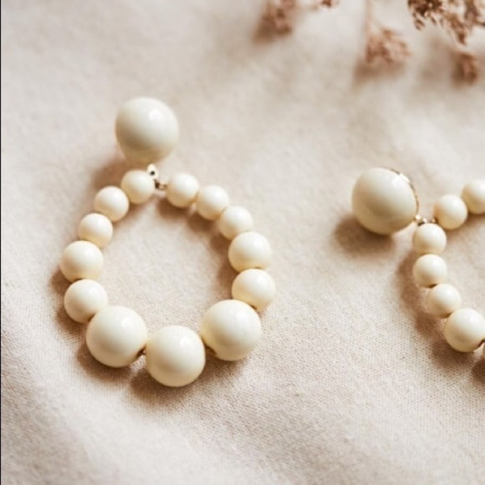 Sézane Charlie earrings in ecru